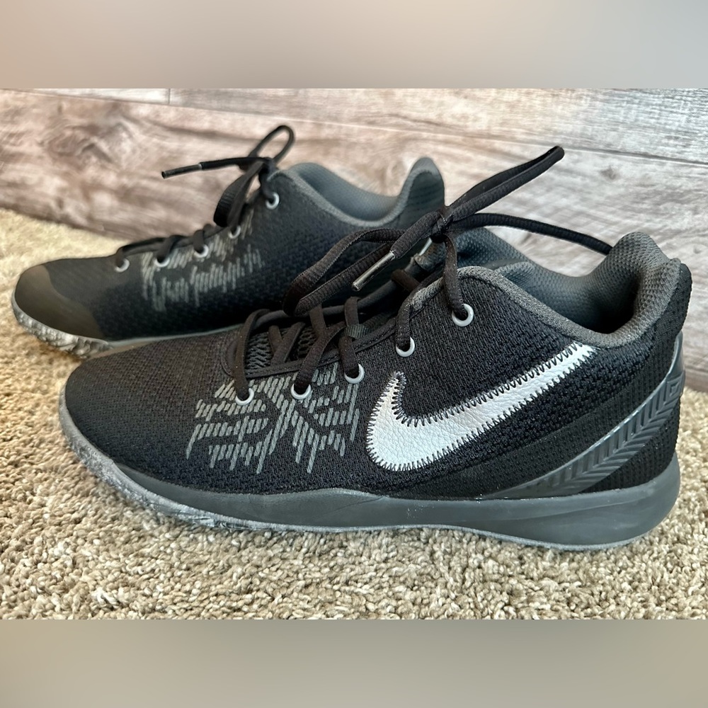 Nike Kids Sports Sneakers Shoes, Size 7 Youth, Excellent Condition, Basketball